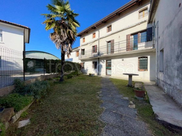 casa indipendente in vendita a Manzano