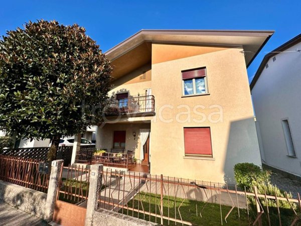 appartamento in vendita a Manzano in zona Case