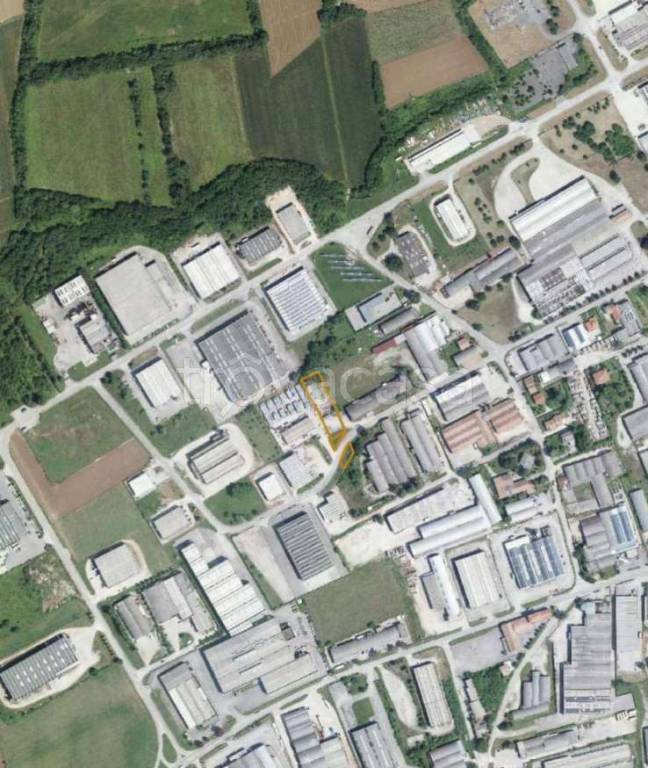 terreno agricolo in vendita a Manzano