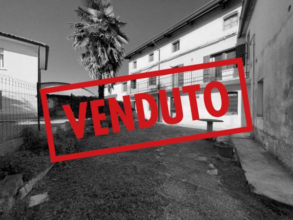 casa indipendente in vendita a Manzano