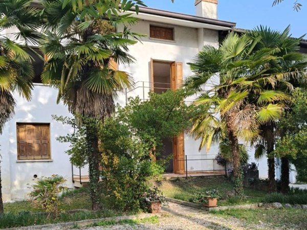 casa indipendente in vendita a Manzano