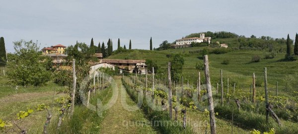 casale in vendita a Manzano in zona Rosazzo