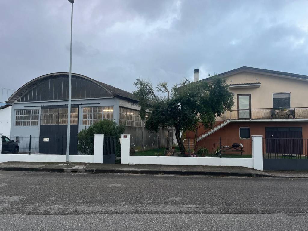 casa indipendente in vendita a Manzano