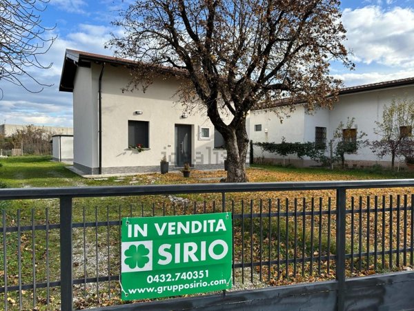 casa indipendente in vendita a Manzano