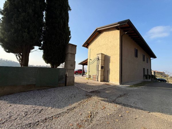 casa indipendente in vendita a Manzano