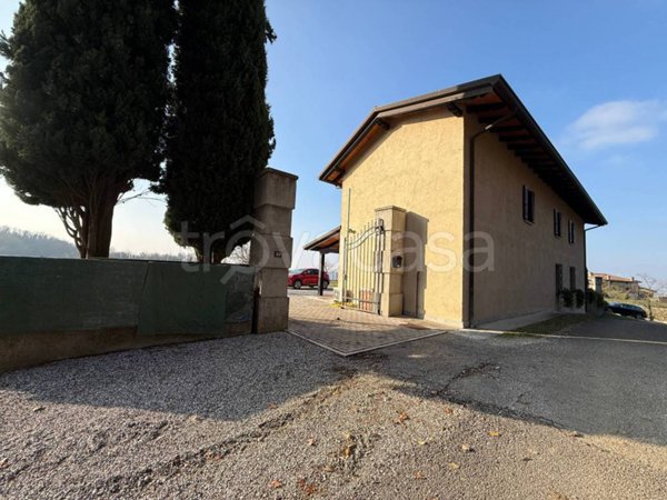 casa indipendente in vendita a Manzano