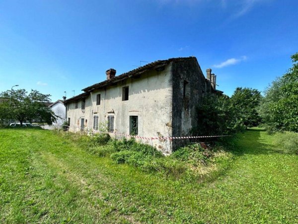 appartamento in vendita a Manzano in zona Case