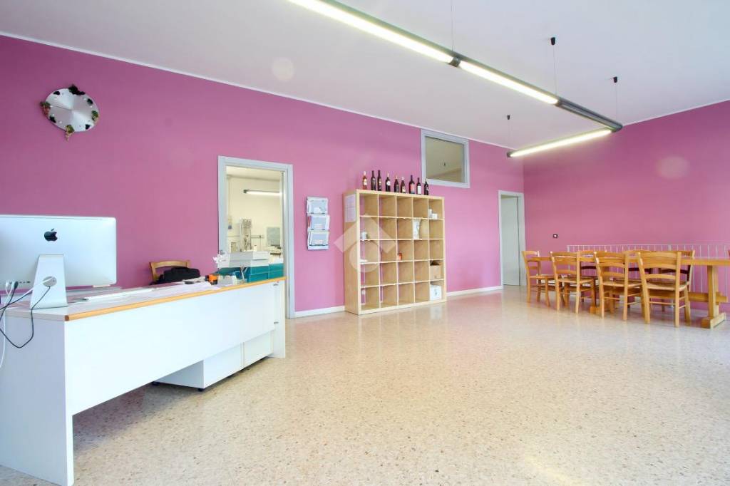 negozio in vendita a Manzano