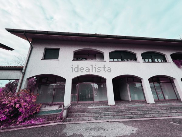 ufficio in vendita a Manzano