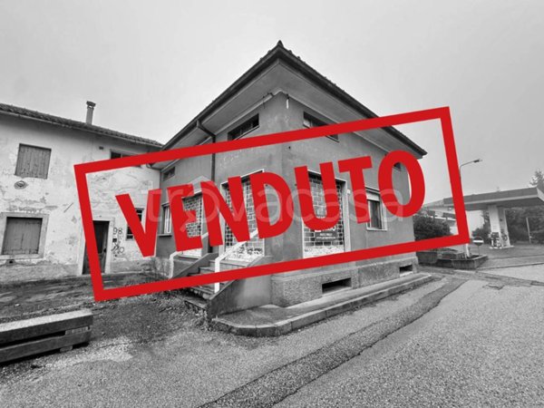 negozio in vendita a Manzano