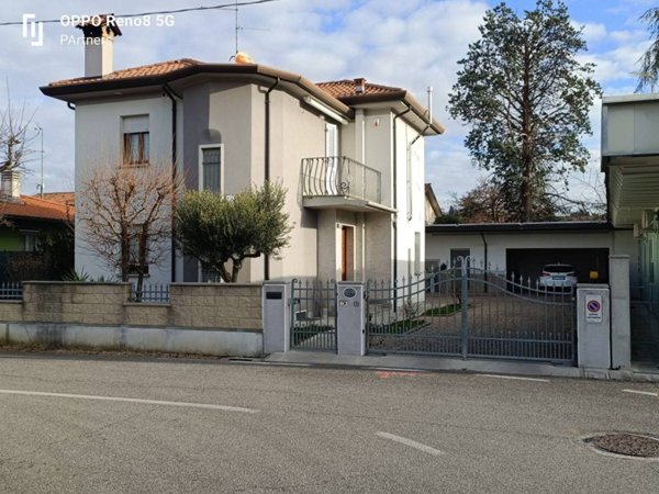 casa indipendente in vendita a Manzano