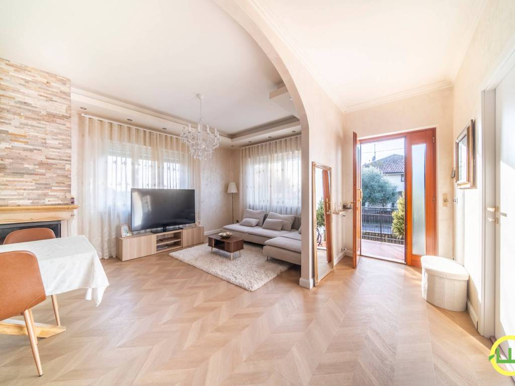 casa indipendente in vendita a Manzano