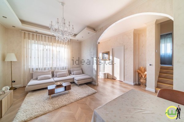 casa indipendente in vendita a Manzano in zona Manzinello