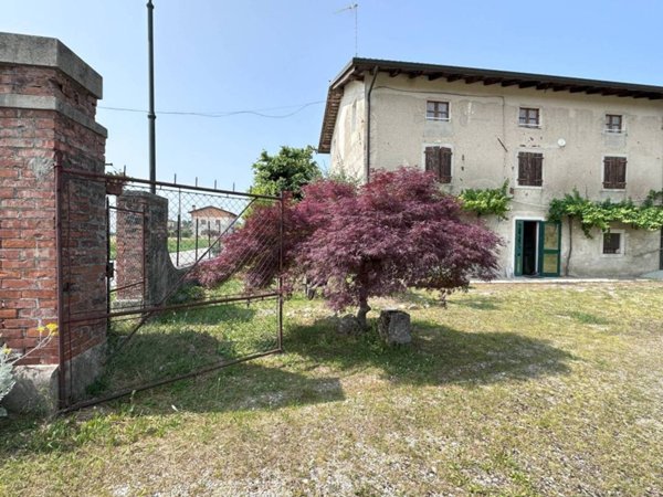 casa indipendente in vendita a Manzano in zona Manzinello