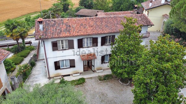 casa indipendente in vendita a Manzano in zona Case