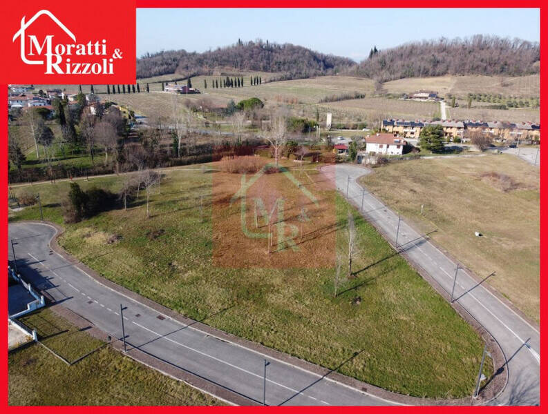 terreno edificabile in vendita a Manzano