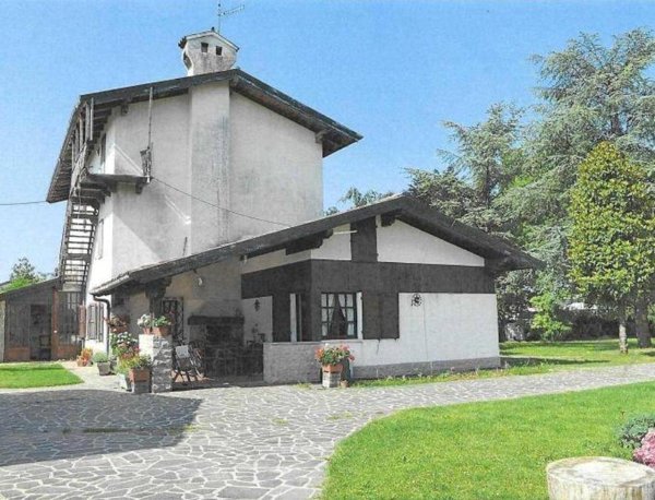 casa indipendente in vendita a Manzano in zona Oleis