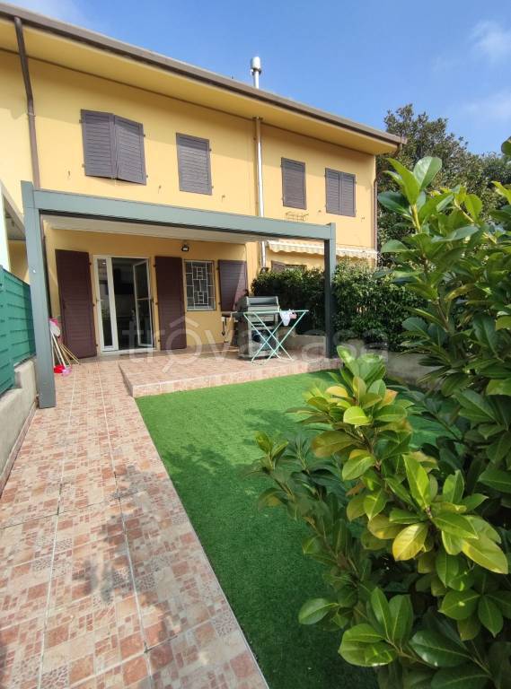 casa indipendente in vendita a Manzano