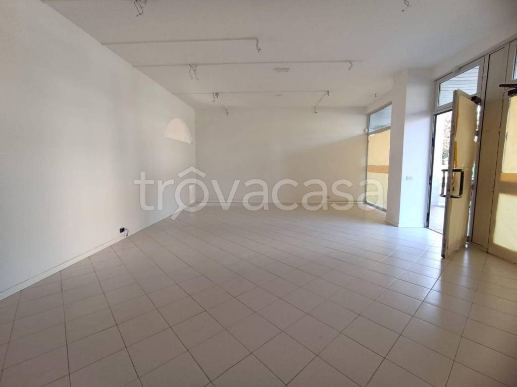 negozio in vendita a Manzano