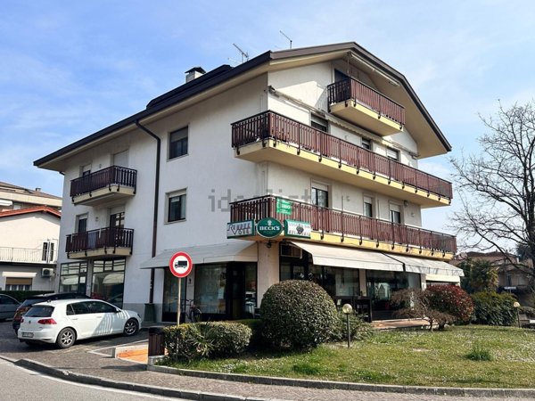 ufficio in vendita a Manzano