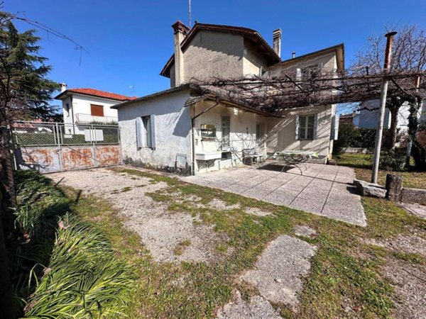 casa indipendente in vendita a Manzano