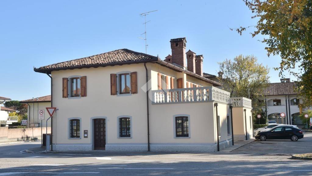 negozio in vendita a Manzano