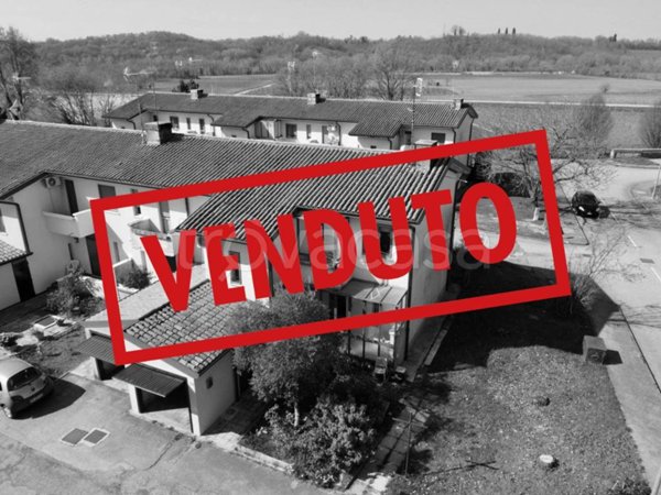 casa indipendente in vendita a Manzano