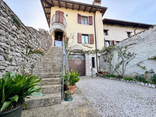 casa indipendente in vendita a Manzano