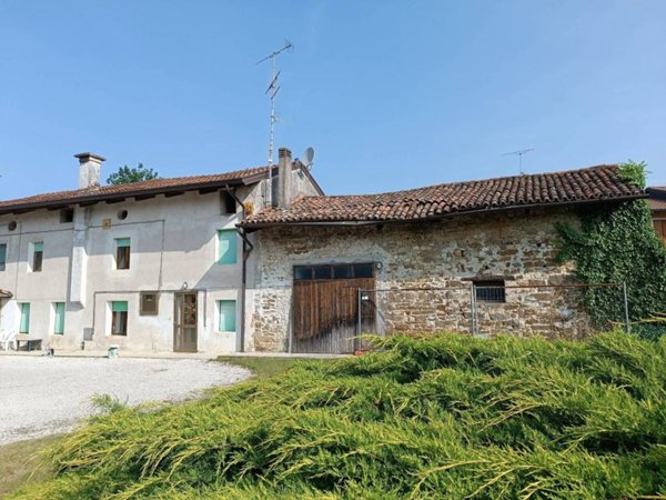 casa indipendente in vendita a Manzano
