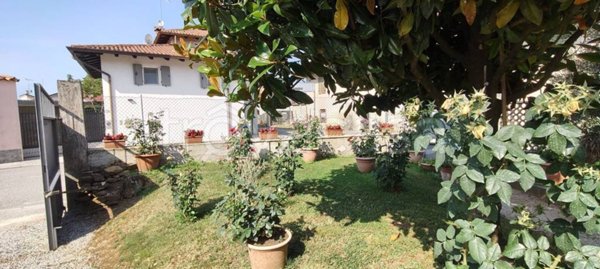 casa indipendente in vendita a Manzano in zona Oleis