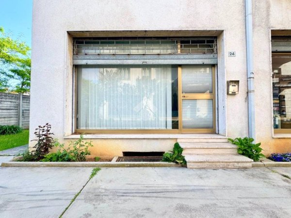 ufficio in vendita a Manzano