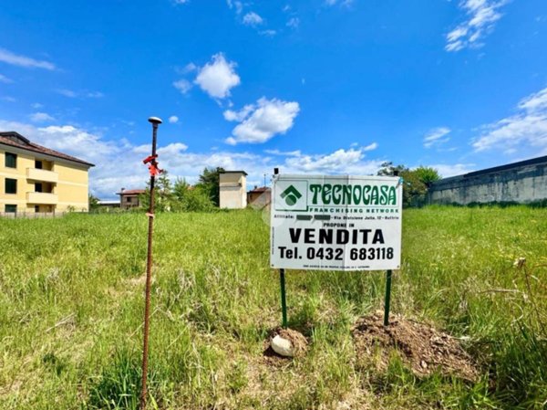 terreno edificabile in vendita a Manzano