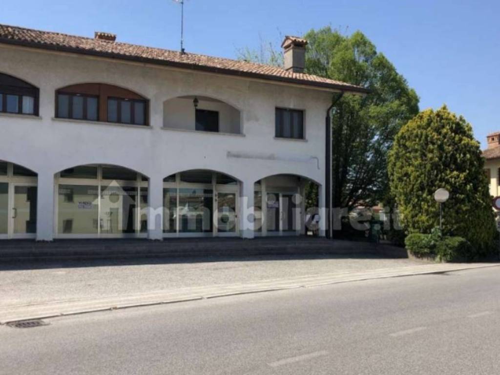 negozio in vendita a Manzano