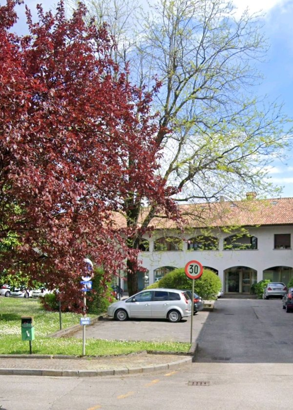 ufficio in vendita a Manzano
