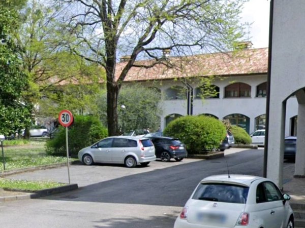 ufficio in vendita a Manzano