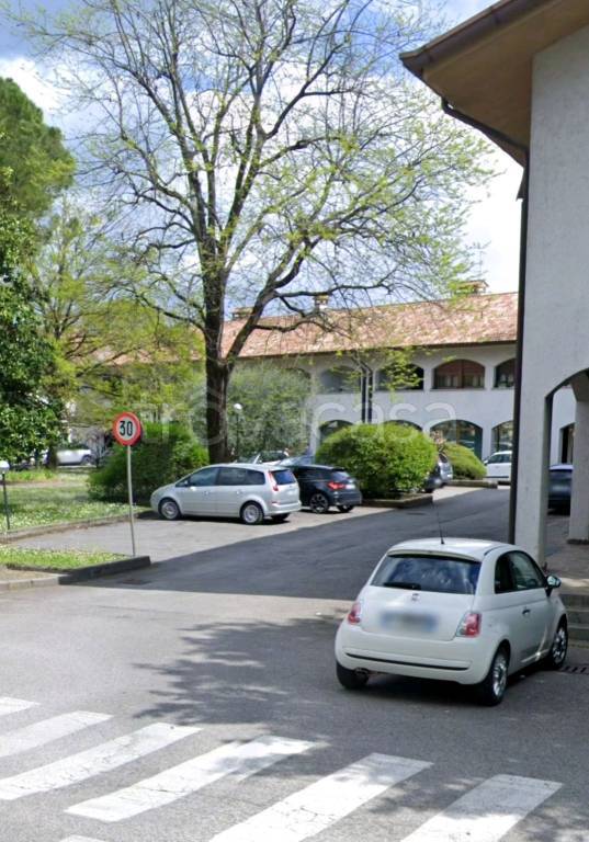 ufficio in vendita a Manzano