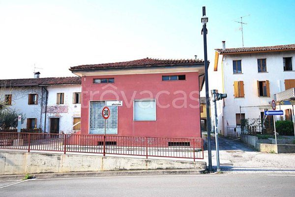 casa indipendente in vendita a Manzano