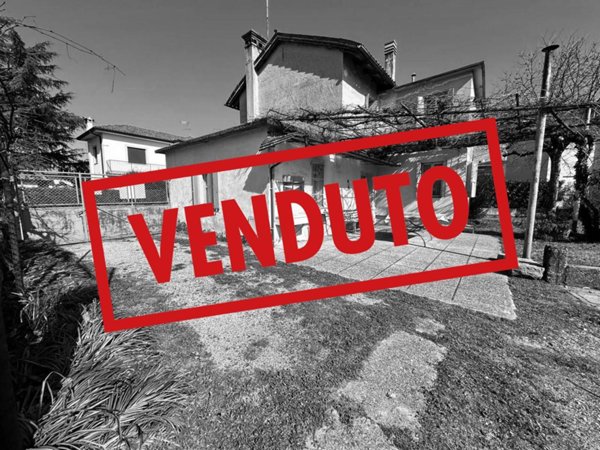 casa indipendente in vendita a Manzano
