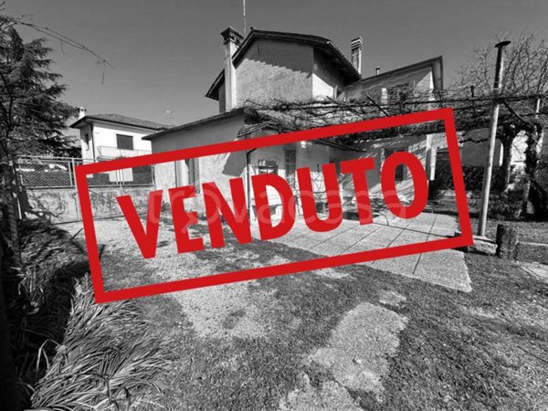 casa indipendente in vendita a Manzano in zona Oleis