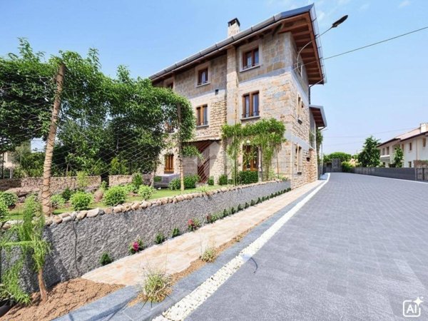 casa indipendente in vendita a Manzano