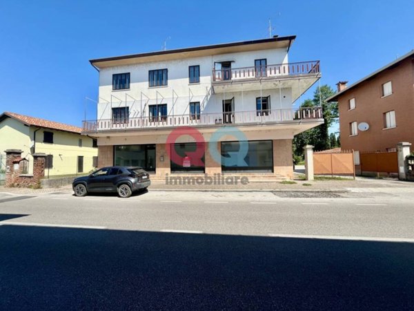 negozio in vendita a Manzano