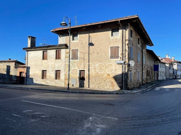 casa indipendente in vendita a Manzano in zona Manzinello