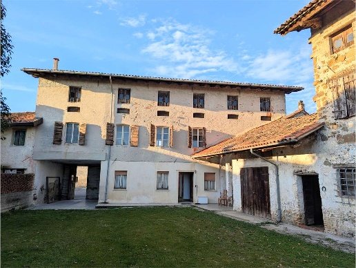 casa indipendente in vendita a Manzano in zona Manzinello