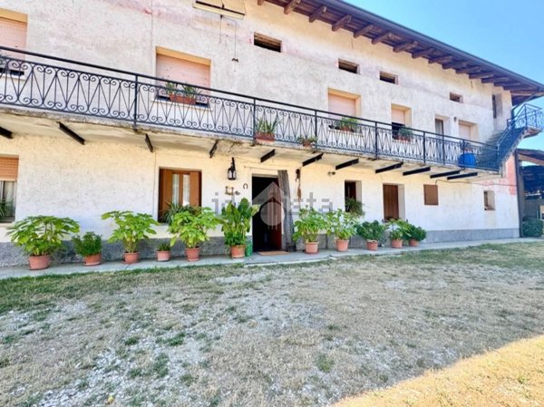 casale in vendita a Manzano in zona Oleis
