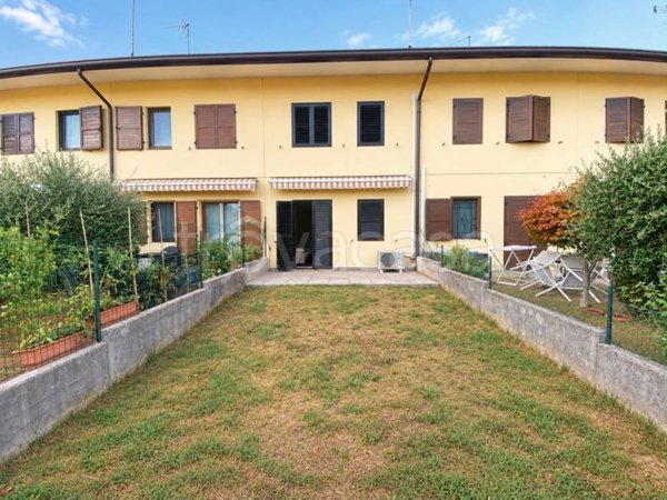 casa indipendente in vendita a Manzano