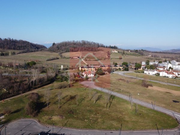 terreno edificabile in vendita a Manzano