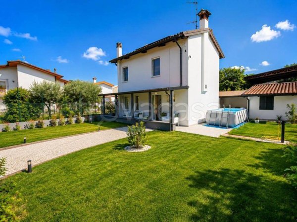casa indipendente in vendita a Manzano