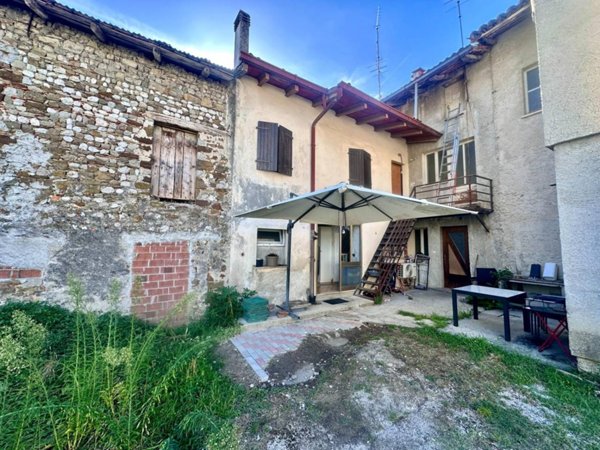 casa indipendente in vendita a Manzano