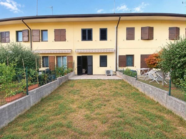 casa indipendente in vendita a Manzano