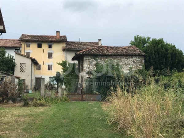 casale in vendita a Martignacco in zona Torreano